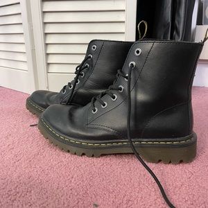 DR MARTEN BLACK BOOTS